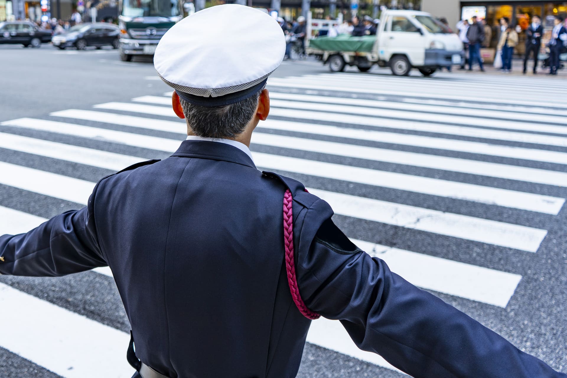 交通誘導の業務 | 茨城県土浦周辺で警備の求人なら日本総合警備保障株式会社